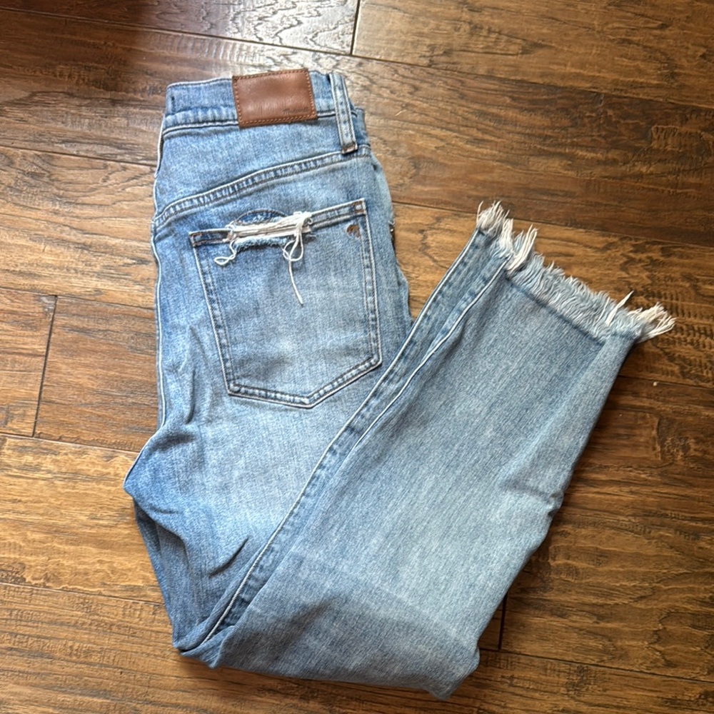 Madewell Blue Ankle Cropped Jeans with Distressed Hem